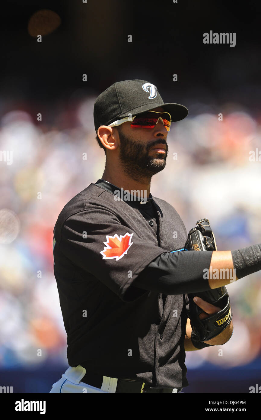 10 juillet 2010 - Toronto, Ontario, Canada - 10 juillet 2010 : droit des Blue Jays fielder Jose Batista (19) au cours d'un match de baseball de samedi, les Blue Jays de Toronto a défait les Red Sox de Boston 9 - 5 au Centre Rogers à Toronto, Ontario..Crédit obligatoire : Geoff Bolte / Southcreek Global (Image Crédit : © Southcreek/ZUMApress.com) mondial Banque D'Images