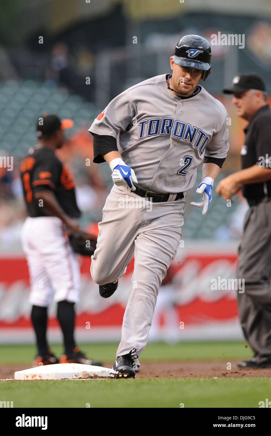 16 Juillet 2010 : le deuxième but des Blue Jays de Toronto Aaron Hill (2) complète la troisième base après avoir frappé un coup de circuit contre les Orioles d'amener le score à 2-0 dans un jeu de la série à l'Oriole Park at Camden Yards de Baltimore, MD...crédit obligatoire : Russell Tracy / Southcreek Global. (Crédit Image : © Russell Tracy/global/ZUMApress.com) Southcreek Banque D'Images