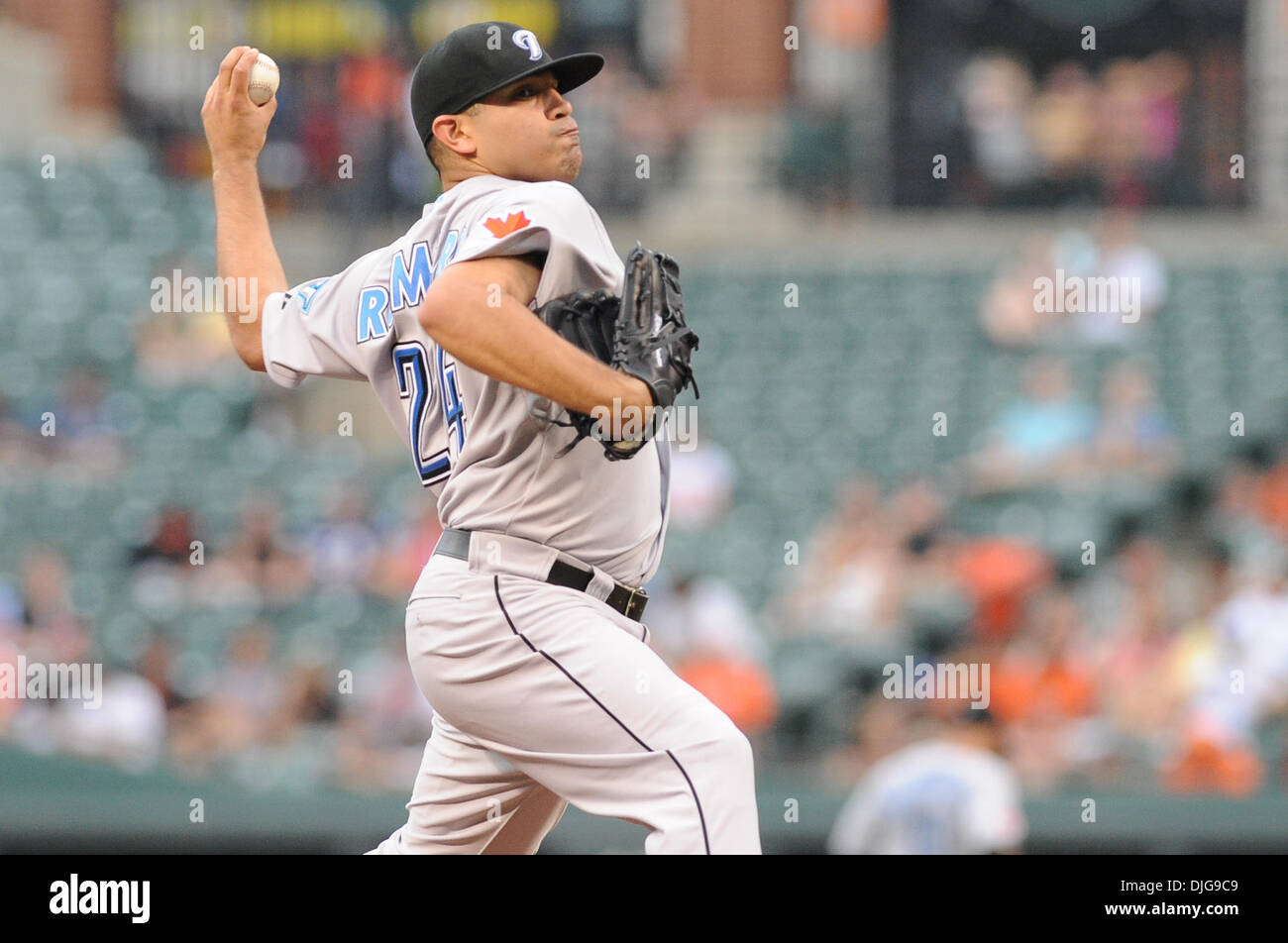 16 Juillet 2010 : le lanceur partant des Blue Jays de Toronto Ricky Romero (24) fait un pas lors de la première manche contre les Orioles à l'Oriole Park at Camden Yards de Baltimore, MD...crédit obligatoire : Russell Tracy / Southcreek Global. (Crédit Image : © Russell Tracy/global/ZUMApress.com) Southcreek Banque D'Images