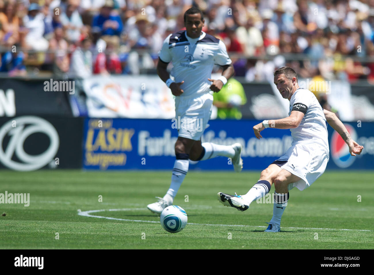 17 juillet 2010 - Santa Clara, Californie, États-Unis d'Amérique - 17 juillet 2010 : Tottenham Hotspur F Robbie Keane (10) les yeux un laissez-passer lors de l'exposition proche entre les San Jose Earthquakes et Tottenham Hotspur au Buck Shaw Stadium de Santa Clara, CA..Crédit obligatoire : Matt Cohen / Southcreek Global (Image Crédit : © Southcreek/ZUMApress.com) mondial Banque D'Images