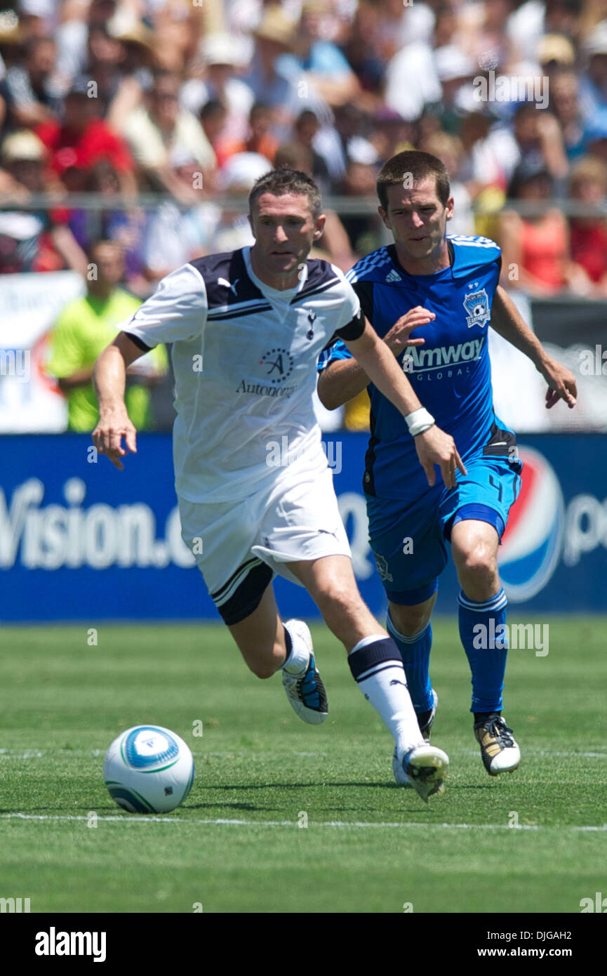 17 juillet 2010 - Santa Clara, Californie, États-Unis d'Amérique - 17 juillet 2010 : Tottenham Hotspur F Robbie Keane (10) obtient par San Jose Earthquakes M Sam Cronin (4) lors de l'exposition proche entre les San Jose Earthquakes et Tottenham Hotspur au Buck Shaw Stadium de Santa Clara, CA..Crédit obligatoire : Matt Cohen / Southcreek Global (Image Crédit : © Southcreek Global/ZUMApress. Banque D'Images
