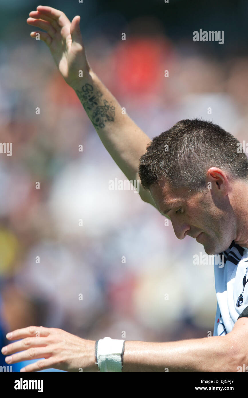 17 juillet 2010 - Santa Clara, Californie, États-Unis d'Amérique - 17 juillet 2010 : Tottenham Hotspur F Robbie Keane (10) grâce un coéquipier d'un laissez-passer lors de l'exposition proche entre les San Jose Earthquakes et Tottenham Hotspur au Buck Shaw Stadium de Santa Clara, CA..Crédit obligatoire : Matt Cohen / Southcreek Global (Image Crédit : © Southcreek/ZUMApress.com) mondial Banque D'Images