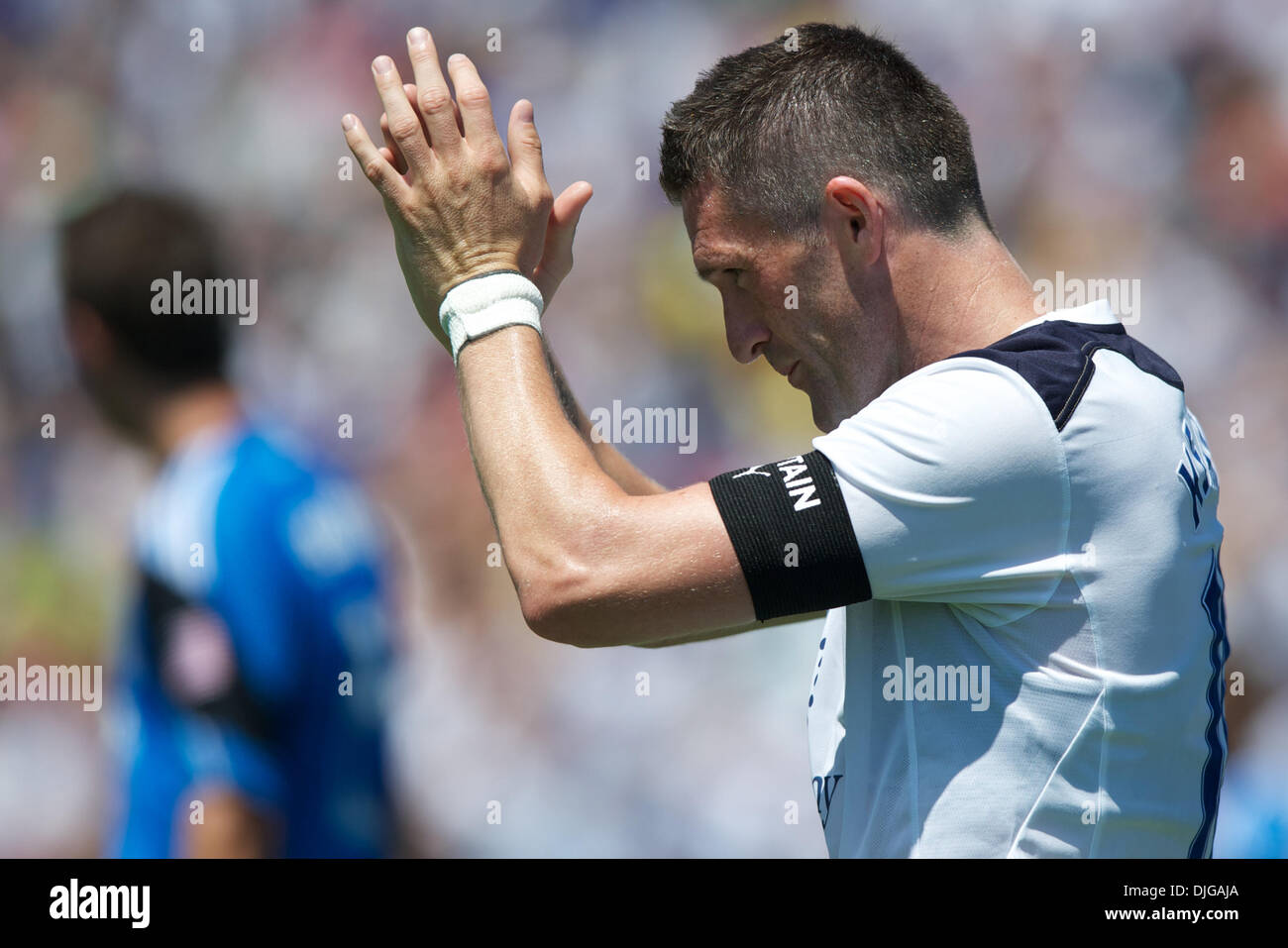 17 juillet 2010 - Santa Clara, Californie, États-Unis d'Amérique - 17 juillet 2010 : Tottenham Hotspur F Robbie Keane (10) grâce un coéquipier d'un laissez-passer lors de l'exposition proche entre les San Jose Earthquakes et Tottenham Hotspur au Buck Shaw Stadium de Santa Clara, CA..Crédit obligatoire : Matt Cohen / Southcreek Global (Image Crédit : © Southcreek/ZUMApress.com) mondial Banque D'Images