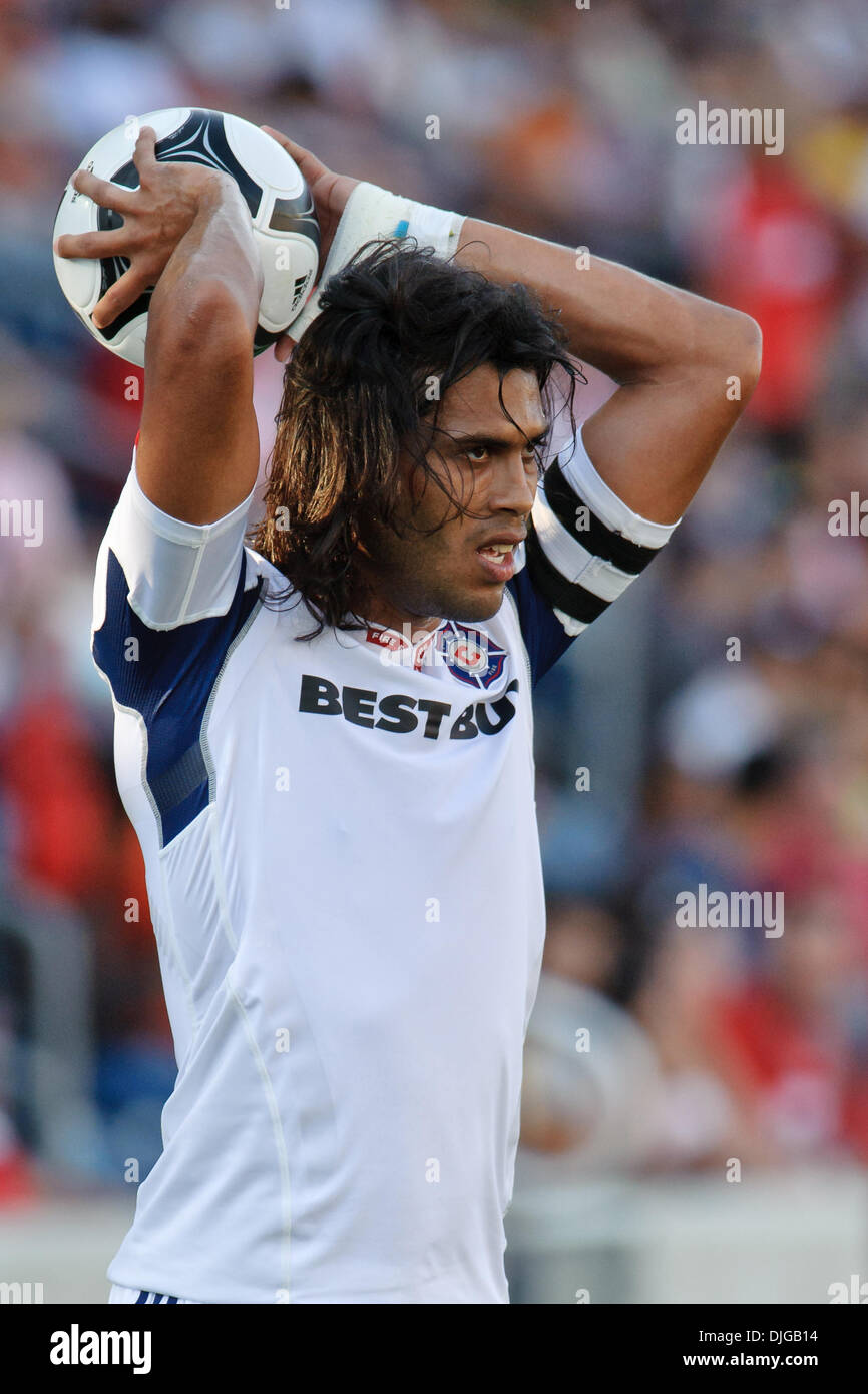 17 juillet 2010 - Bridgeview, Illinois, États-Unis d'Amérique - 17 juillet10 : Chicago Fire arrière défensif Wilman Conde (22) prend un lancer dans le groupe B au cours de la SuperLiga match entre les Chicago Fire et le New England Revolution au Toyota Park de Bridgeview, Illinois. La révolution a défait l'incendie 1-0..Mandatory Crédit : John Rowland / Southcreek Global (Image Crédit : © Southcr Banque D'Images