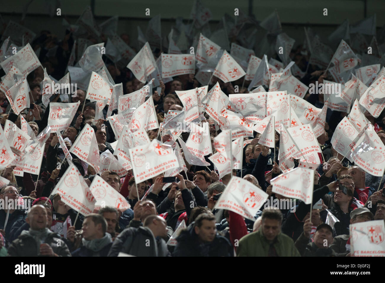 Les partisans d'Ajax, le 26 novembre 2013 - Football : Football / Ligue des Champions Groupe H match entre Ajax 2-1 FC Barcelone à Amsterdam ArenA à Amsterdam, Pays-Bas. (Photo par Enrico Calderoni/AFLO SPORT) Banque D'Images