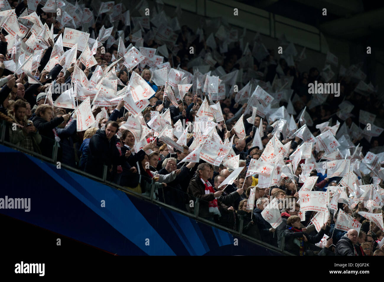 Les partisans d'Ajax, le 26 novembre 2013 - Football : Football / Ligue des Champions Groupe H match entre Ajax 2-1 FC Barcelone à Amsterdam ArenA à Amsterdam, Pays-Bas. (Photo par Enrico Calderoni/AFLO SPORT) Banque D'Images