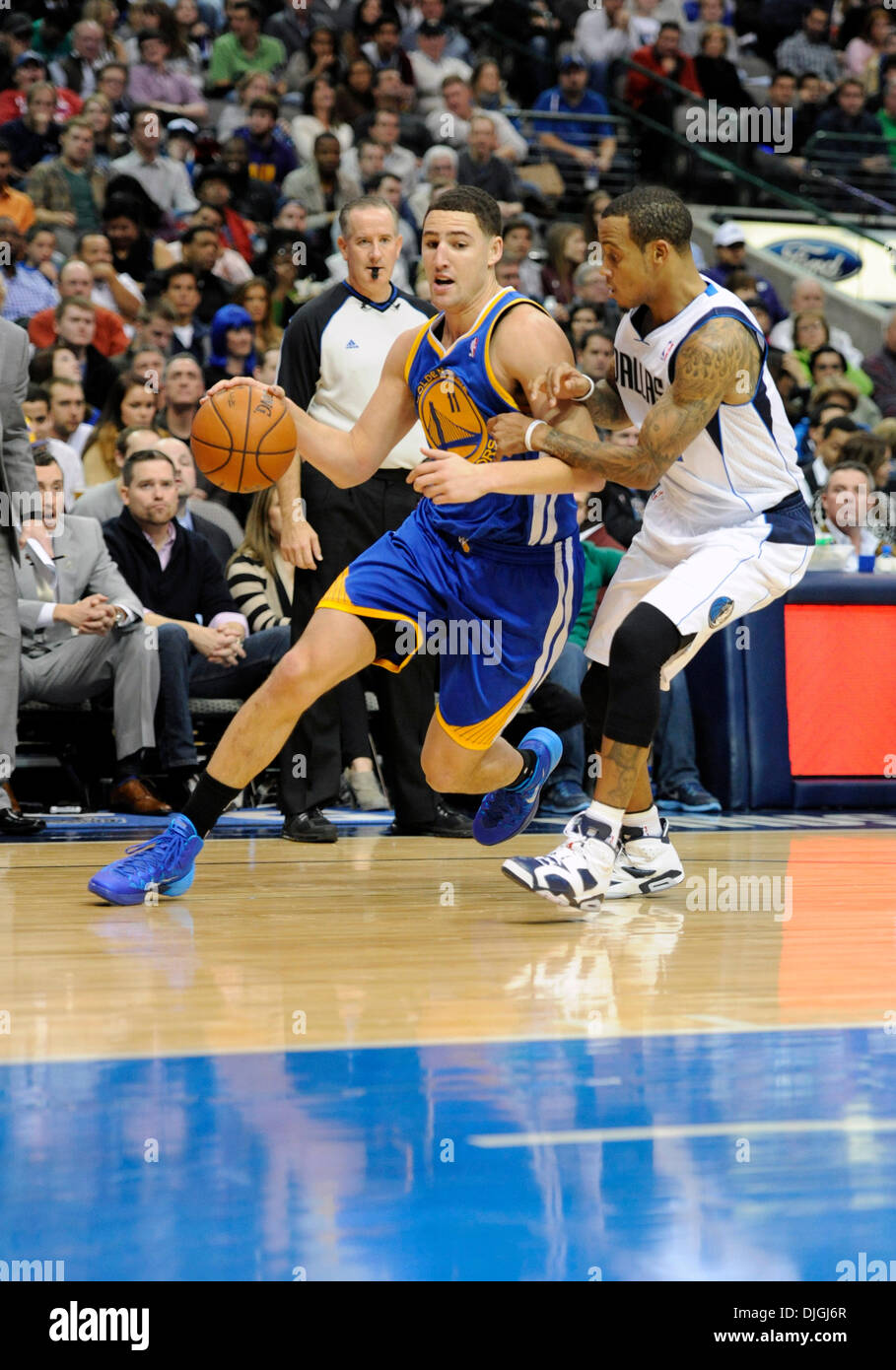 Dallas, TX, USA . 27 nov., 2013. Golden State Warriors shooting guard Klay Thompson # 11 lors d'un match de NBA entre les Golden State Warriors et les Dallas Mavericks à l'American Airlines Center de Dallas, TX Dallas battu Golden State 103-99 Crédit : Cal Sport Media/Alamy Live News Banque D'Images