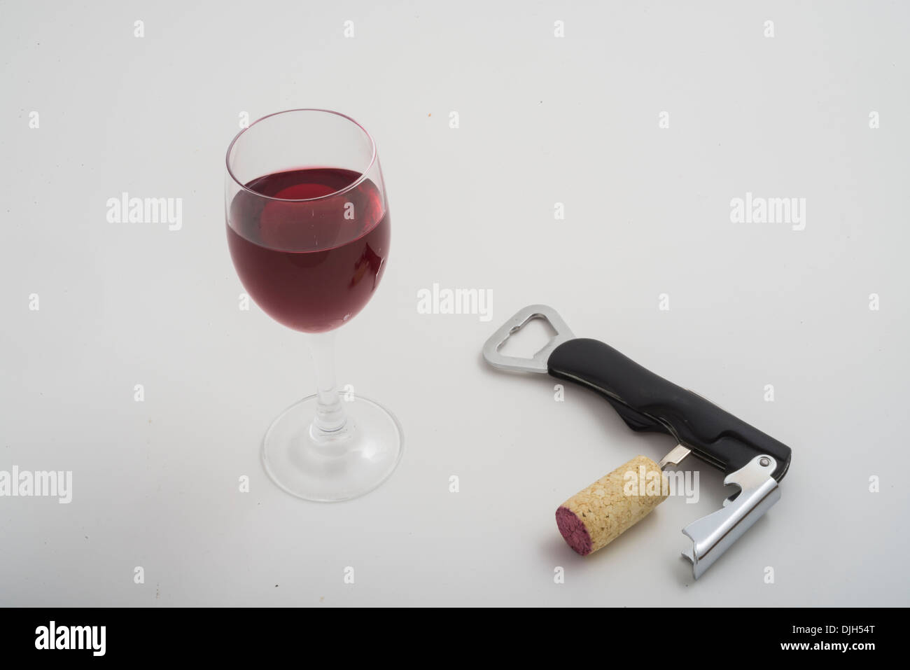 Vin rouge, bouteille et verres pour sommelier Banque D'Images