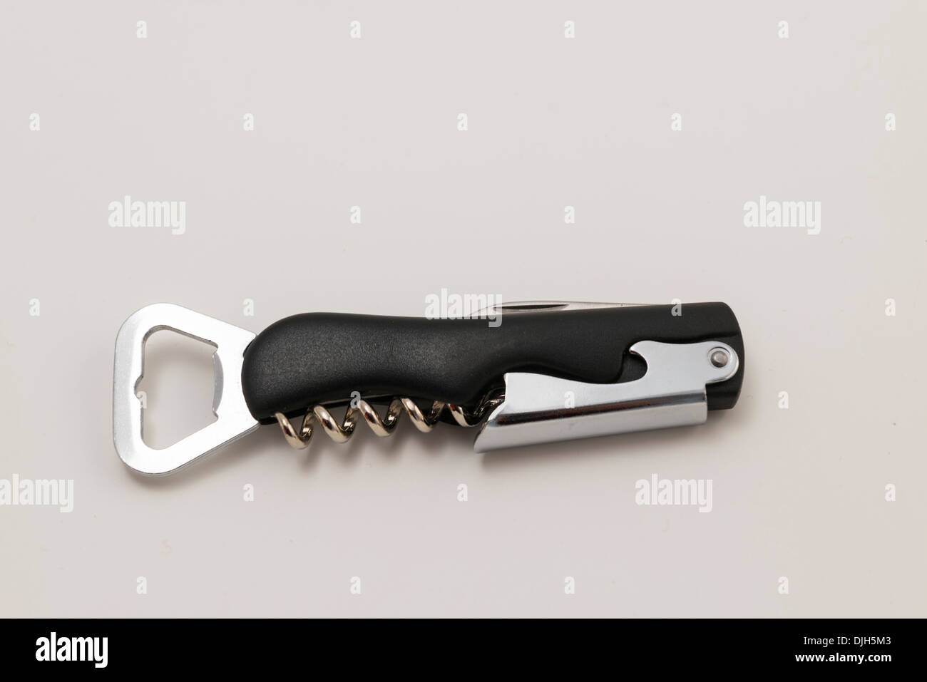 Tire-bouchon pour bouteille de vin sur fond blanc Banque D'Images