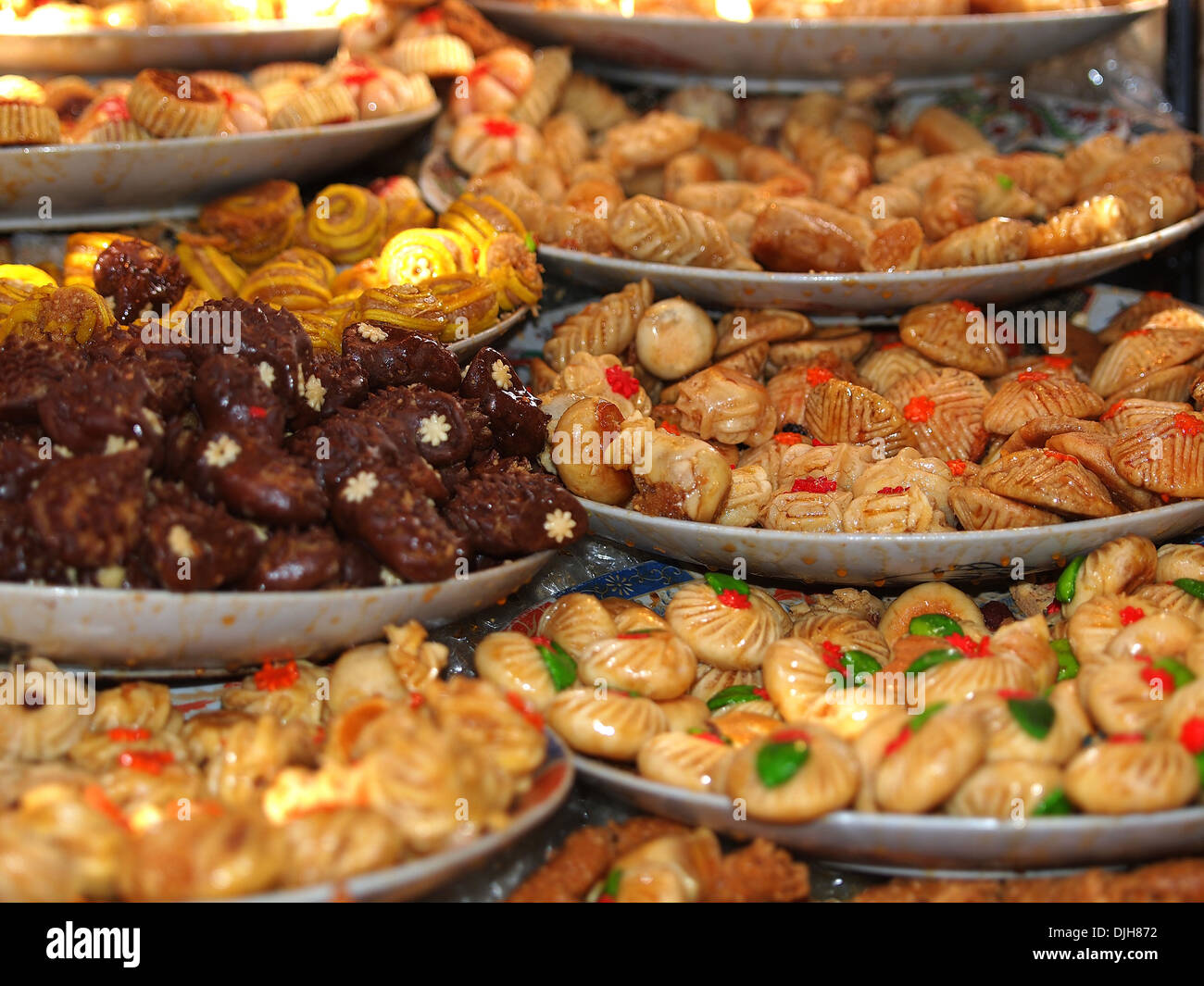 Les sucreries traditionnelles marocaines en vente au marché de Marrakech Banque D'Images