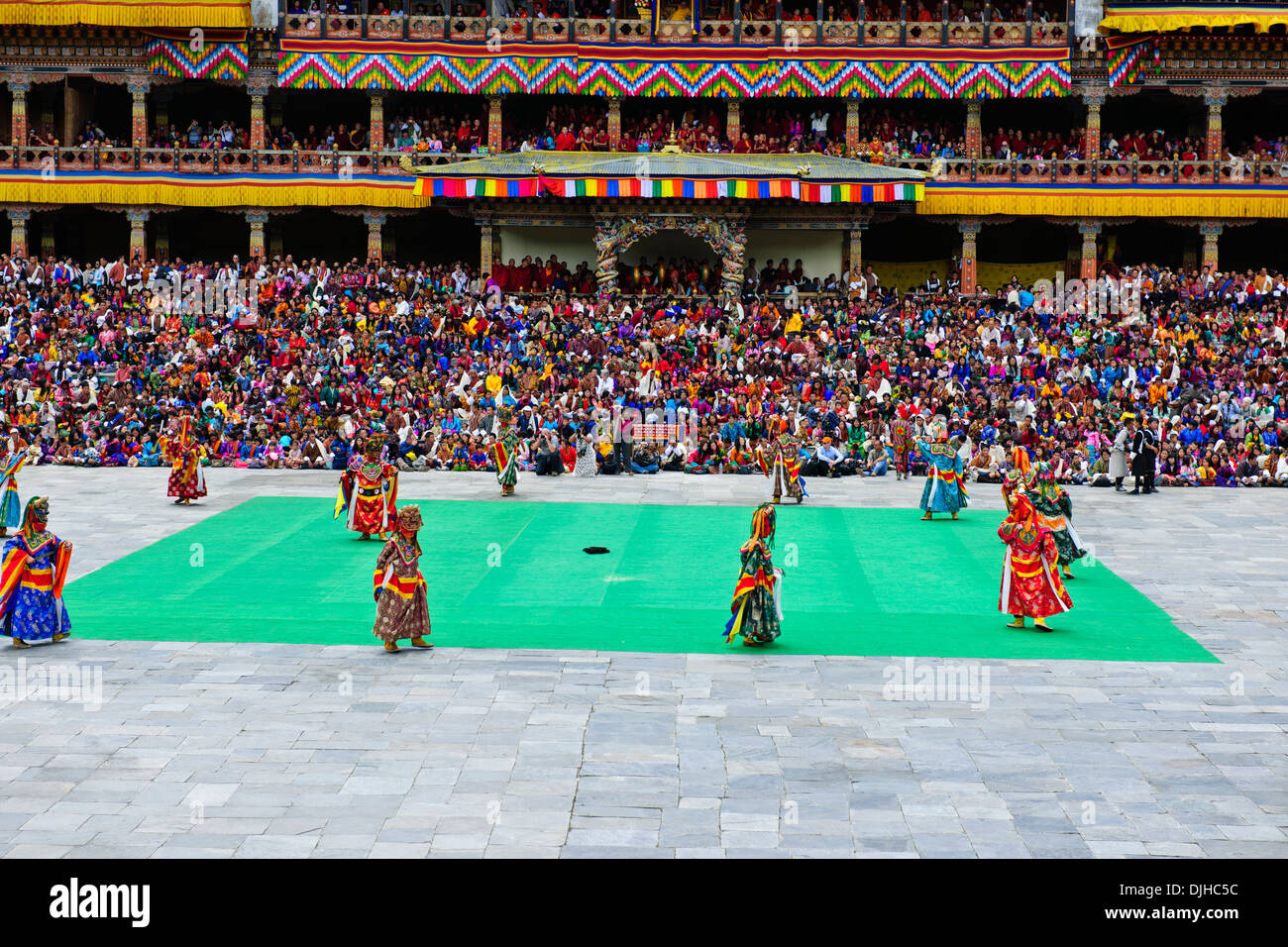 Tashichhoe Dzong,Fort,Thimphu Tsechu festival,4 jours,moine bouddhiste masqué,danseurs musiciens, les gens en costumes traditionnels,Bhoutan Banque D'Images