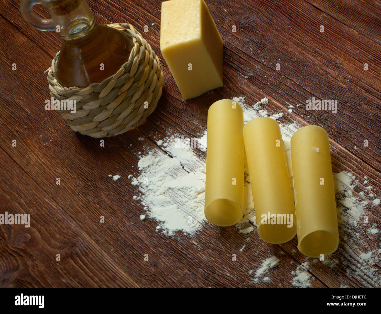 .Cannelloni pâtes italiennes - concept de cuisine culinaire des aliments. Banque D'Images