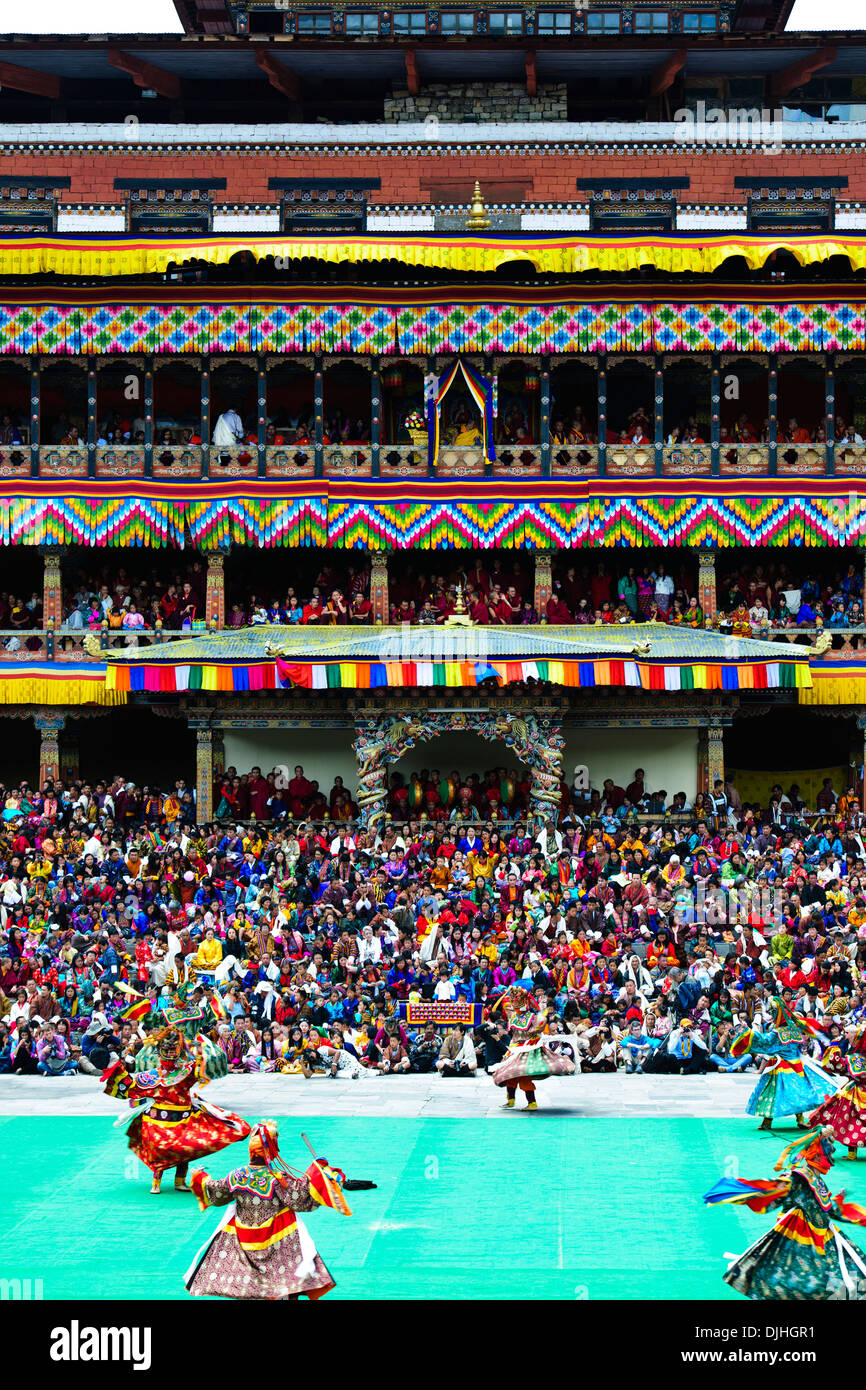 Tashichhoe Dzong,Fort,Thimphu Tsechu festival,4 jours,moine bouddhiste masqué,danseurs musiciens, les gens en costumes traditionnels,Bhoutan Banque D'Images