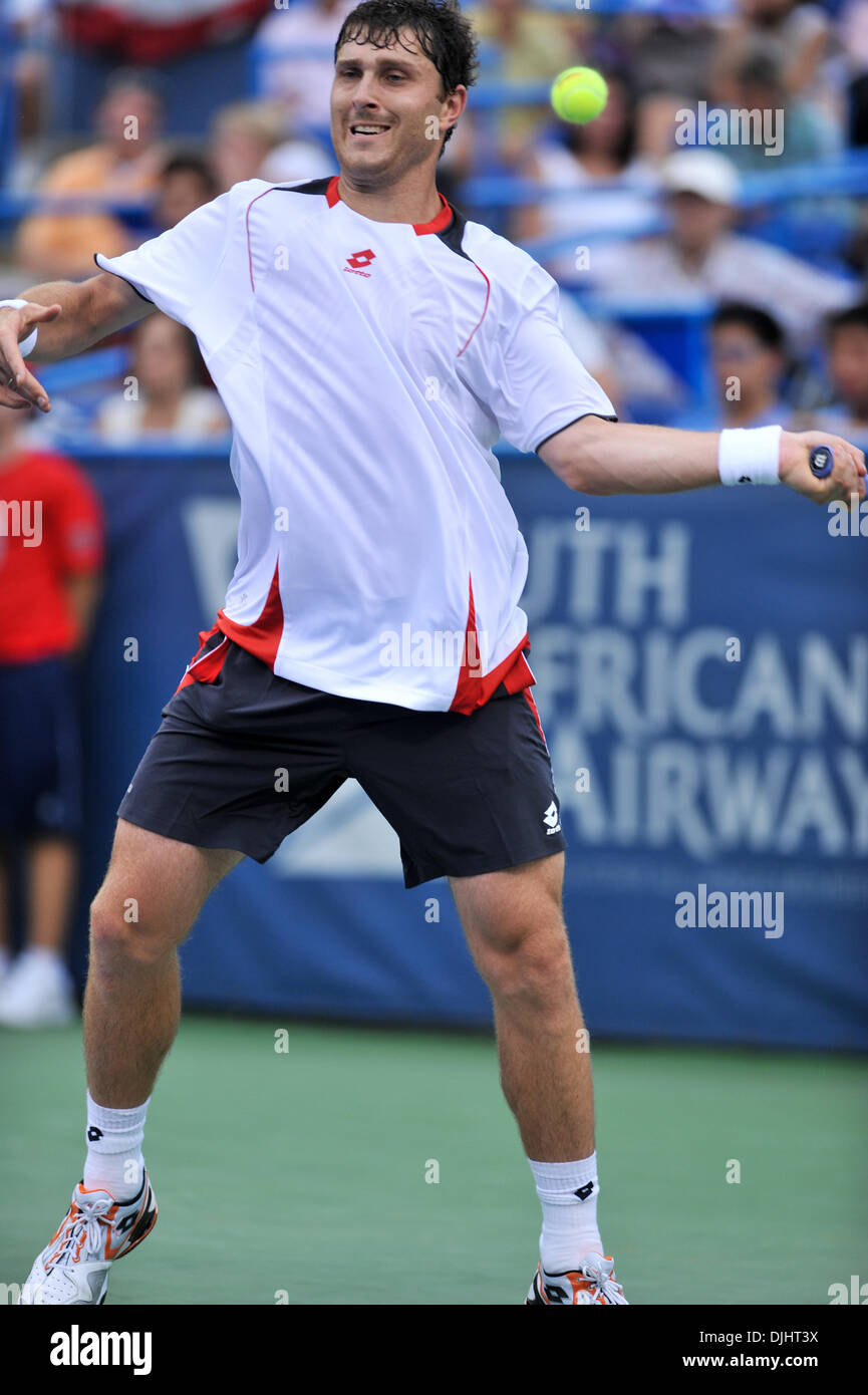 03 août 2010 - Washington Dc, District of Columbia, United States of America - 03 août 2010 : Legg Mason Tennis Classic, parrainé par Geico..Mens des célibataires, .Karol BECK (SVK) défait ce soir par Fernando Verdasco (ESP). (6-4, 5-7, 6-7) qui se sont mobilisés de retour après l'enregistrement d'une balle de match dans le deuxième set.Crédit obligatoire : Roland Pintilie / Southcreek Global (Image Crédit : © Southcreek G Banque D'Images