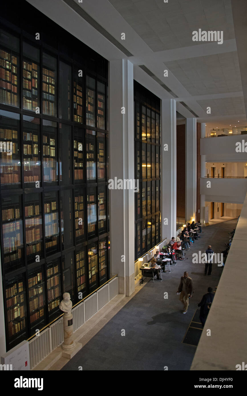 L'étude à la British Library Banque D'Images