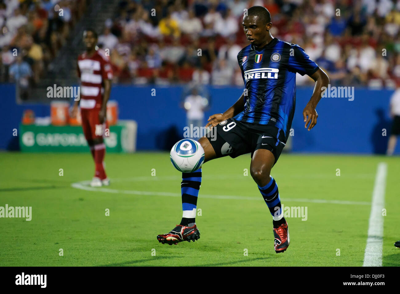 05 août 2010 - Frisco, Texas, États-Unis d'Amérique - 05 août 2010 : l'avant de l'Inter de Milan Samuel Eto'o (9) s'arrête le ballon que la Ligue des Champions de l'Inter Milan étroits FC Dallas 2-2 chez Pizza Hut Park, Frisco, Texas. Crédit obligatoire : Steven Leija / Southcreek Global (Image Crédit : © Southcreek/ZUMApress.com) mondial Banque D'Images