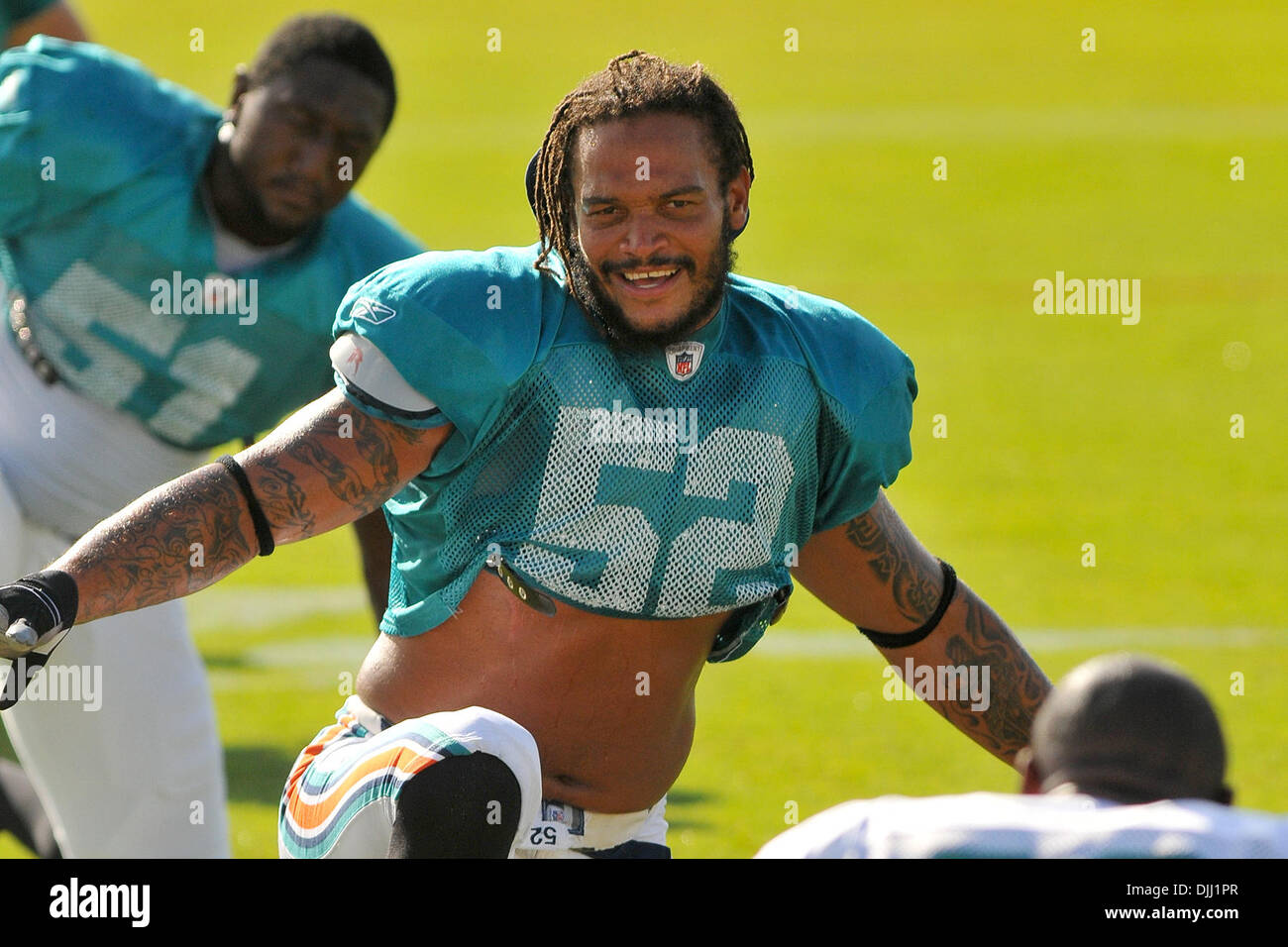 06 août 2010 - Davie, Floride, États-Unis d'Amérique - 06 août 2010 : Miami Dolphins LB Channing Crowder (52) s'amuser pendant la pratique au niveau de l'équipe de formation du camp dans la Nova Southeastern University à Davie, Floride..Mandatory Credit : Ron Hurst / Southcreek Global. (Crédit Image : © Global/ZUMApress.com) Southcreek Banque D'Images