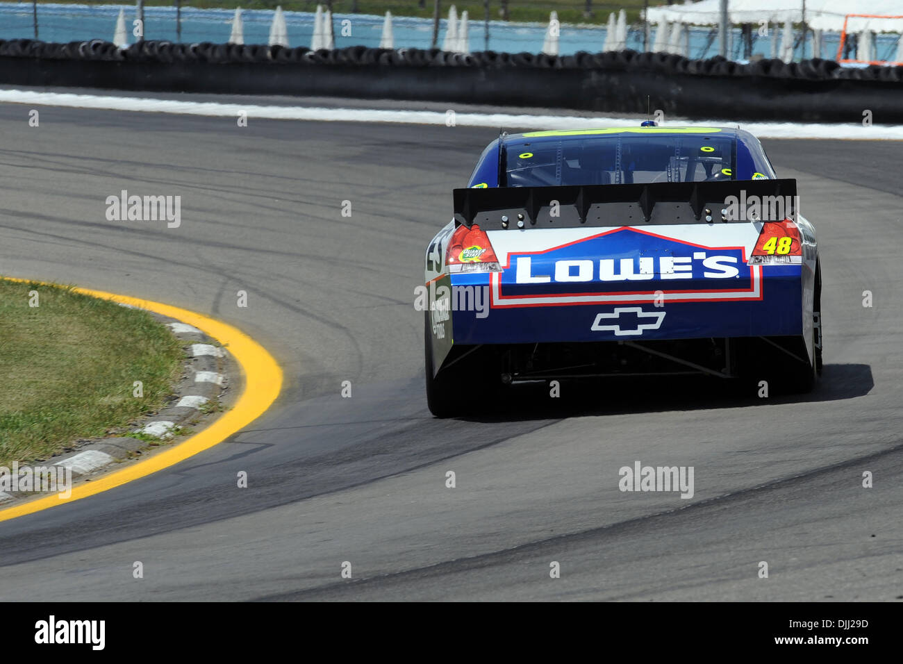 06 août 2010 - Watkins Glen, New York, États-Unis d'Amérique - 6 août 2010 : JIMMY JOHNSON lance le Lowe's Chevrolet grâce à son tour six au cours de la première session d'essais pour l'Heluva bon ! Crème sure Dips au Glen Sprint Cup Series course à Watkins Glen, New York..Mandatory Crédit : Michael Johnson / Southcreek Global (Image Crédit : © Southcreek/ZUMApress.com) mondial Banque D'Images