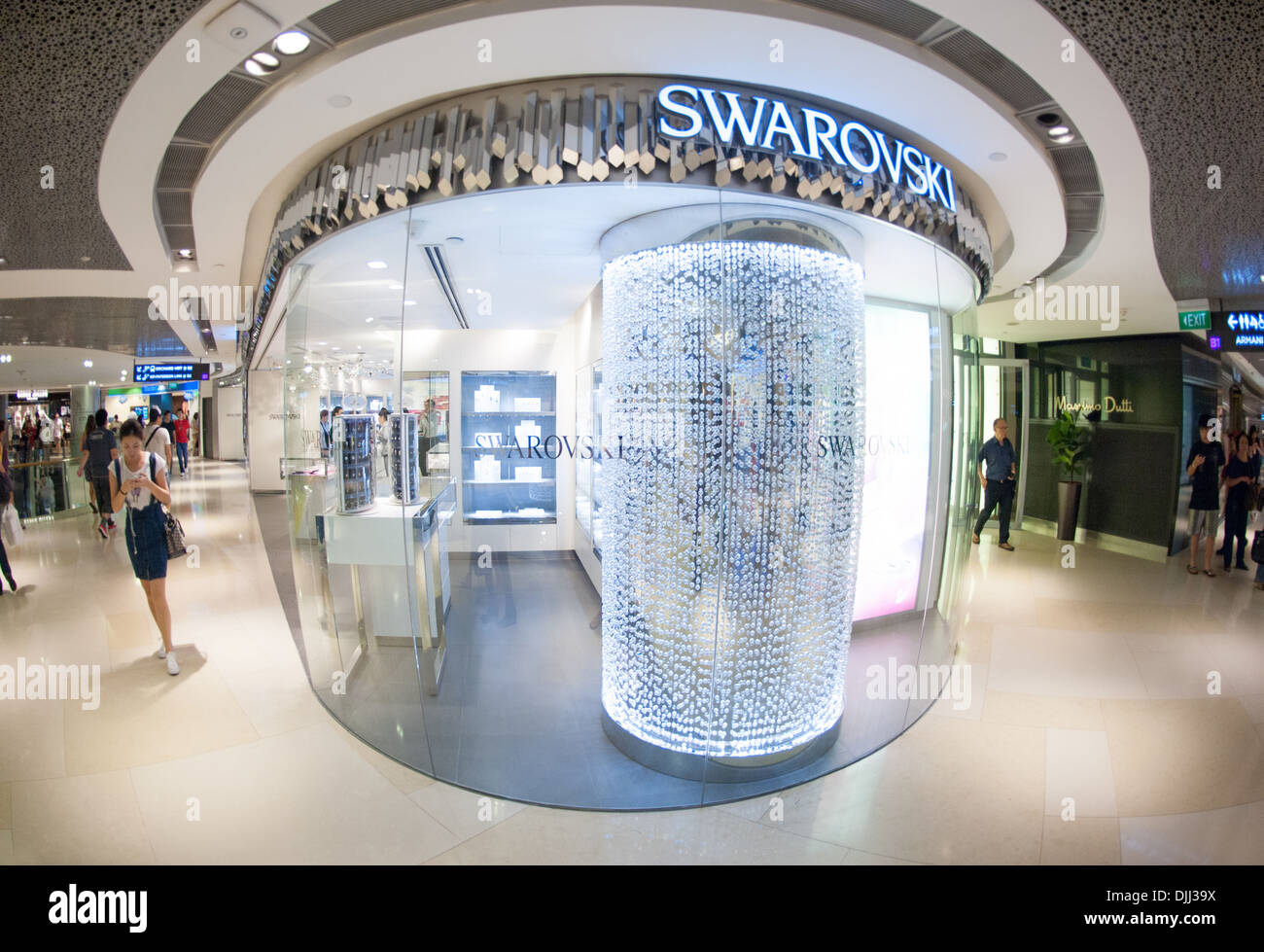 Swarovski shop shopping mall Banque de photographies et d'images à haute  résolution - Alamy