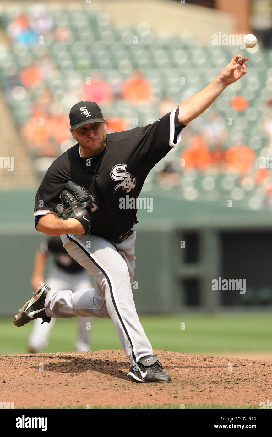 08 août 2010 - Baltimore, Maryland, États-Unis d'Amérique - Août 08, 2010 : Chicago White Sox Mark Buehrle lanceur partant (56) fait un pas lors de la cinquième manche du match de dimanche après-midi contre les Orioles de Baltimore à Camden Yards de Baltimore, MD. Score à égalité 1 à 5 manches...crédit obligatoire : Russell Tracy / Southcreek Global (Image Crédit : Â© Southcreek G Banque D'Images