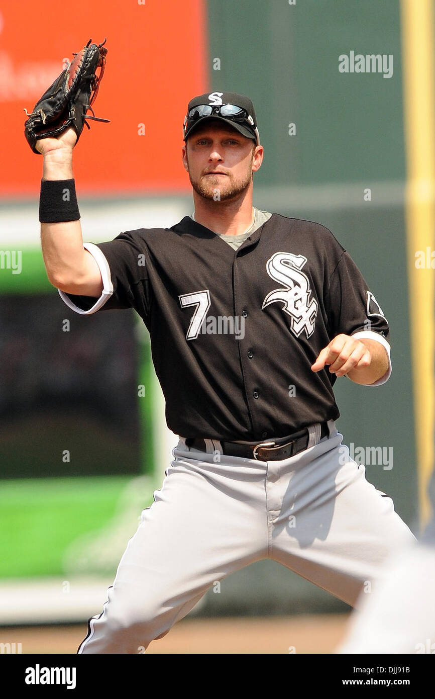 08 août 2010 - Baltimore, Maryland, États-Unis d'Amérique - Août 08, 2010 : White Sox de Chicago de premier but Mark Kotsay (7) en action pendant le match de dimanche après-midi contre les Orioles de Baltimore à Camden Yards de Baltimore, MD. Les orioles défait les White Sox 4-3...crédit obligatoire : Russell Tracy / Southcreek Global (Image Crédit : Â© Southcreek/ZUMApress.com) mondial Banque D'Images