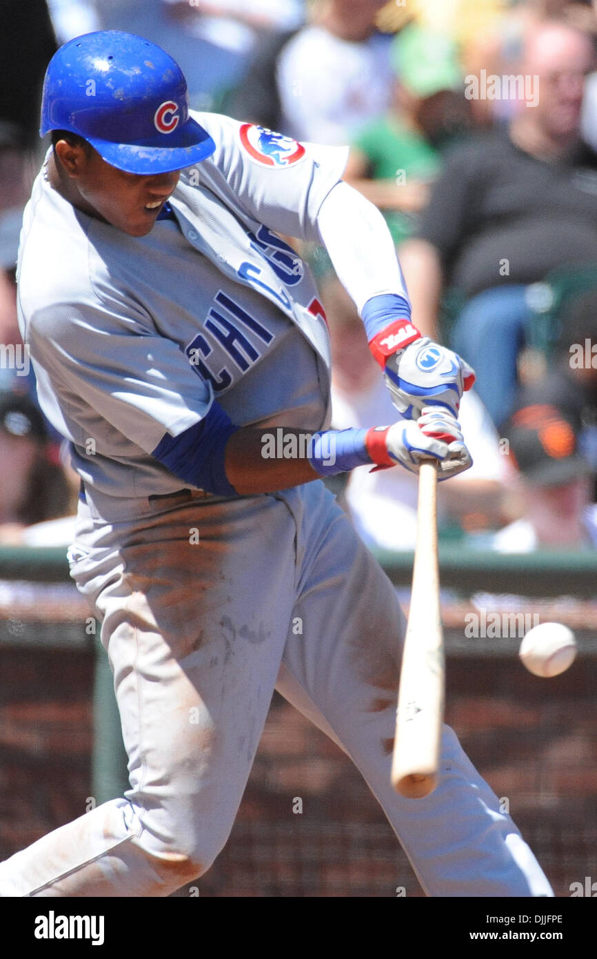 12 août 2010 - San Francisco, Californie, États-Unis d'Amérique - 12 août, 2010 : Chicago Cubs STARLIN CASTRO (# 13) au bâton à AT&T Park à San Francisco, Californie. Les Giants de San Francisco a défait les Cubs de Chicago 8-7...crédit obligatoire : Charles Herskowitz / Southcreek Global (Image Crédit : © Southcreek/ZUMApress.com) mondial Banque D'Images