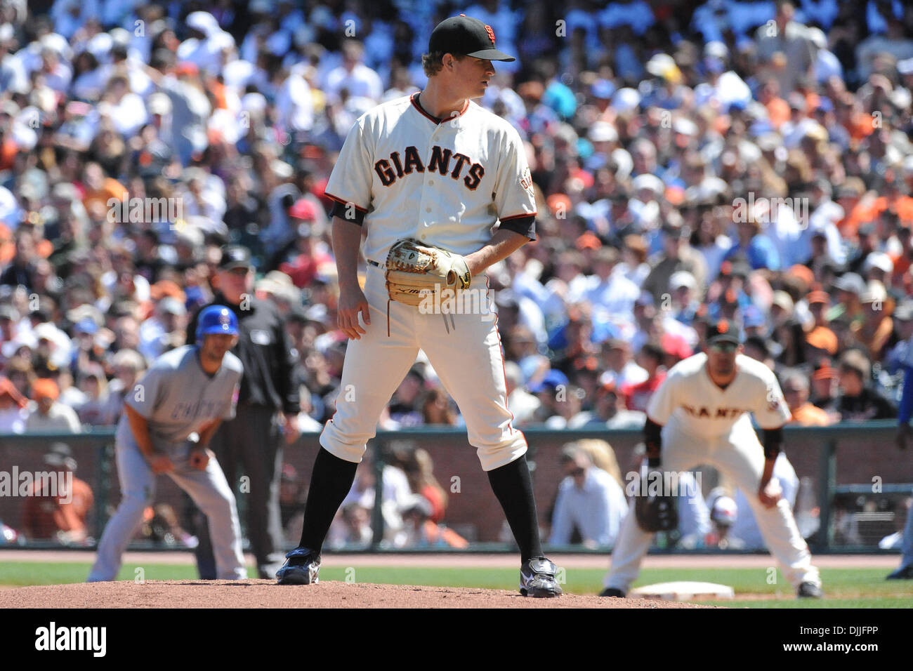 12 août 2010 - San Francisco, Californie, États-Unis d'Amérique - 12 août, 2010 : San Francisco Giants MATT CAIN (# 18) emplacements la balle à AT&T Park à San Francisco, Californie. Les Giants de San Francisco a défait les Cubs de Chicago 8-7...crédit obligatoire : Charles Herskowitz / Southcreek Global (Image Crédit : © Southcreek/ZUMApress.com) mondial Banque D'Images