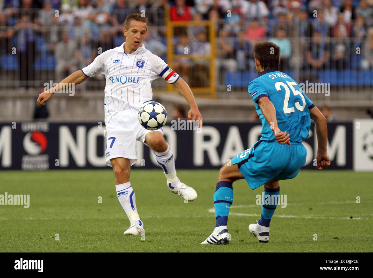 Aug 17 2010 Saint Petersbourg Russie Ligue Des Champions Fc Zenit Saint Petersbourg Contre L Aj Auxerre France Blanc France Gagne 1 0 Fc Zenit Serguei Semak Credit Image C Photoxpress Zumapress Com Photo Stock Alamy