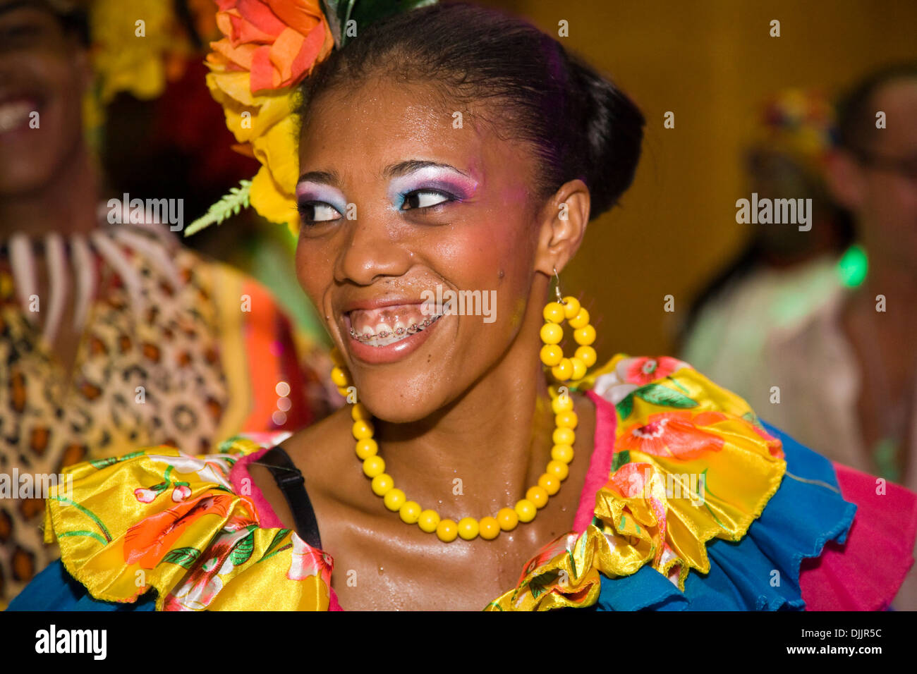 Danseuse de fiesta à Carthagène, Colombie Banque D'Images