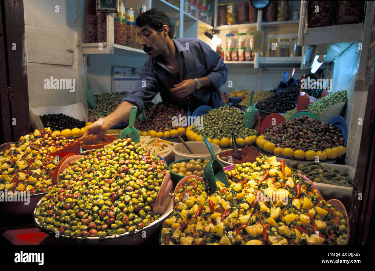 Vendeur D Olive A Fes Souk Un Traditionnel Les Marches Nord