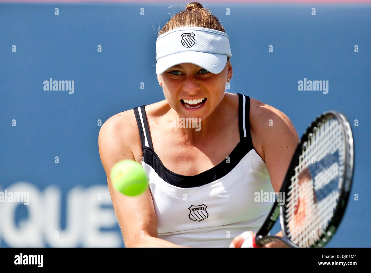 23 août 2010 - Montréal, Québec, Canada - Vera Zvonareva (RUS) lors de la finale de la Coupe Rogers au Stade Uniprix, à Montréal, Québec, Canada. (Crédit Image : © Leon Switzer/global/ZUMApress.com) Southcreek Banque D'Images