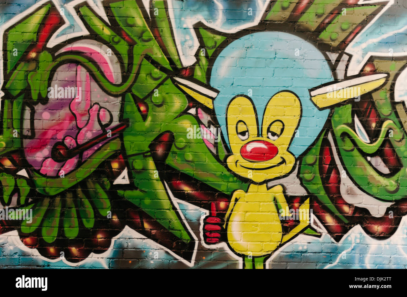 Graffitis colorés dans des Elllum représentant un drôle d'étranger. Dallas, Texas. Banque D'Images