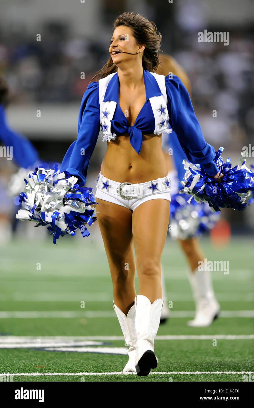 Septembre 02, 2010 - Arlington, Texas, United States of America - Dallas Cowboys Cheerleaders pendant leur saison finale. La défaite des Cowboys Dolphins de Miami 27-25 au Cowboys Stadium à Arlington, au Texas. (Crédit Image : © Steven Leija/global/ZUMApress.com) Southcreek Banque D'Images