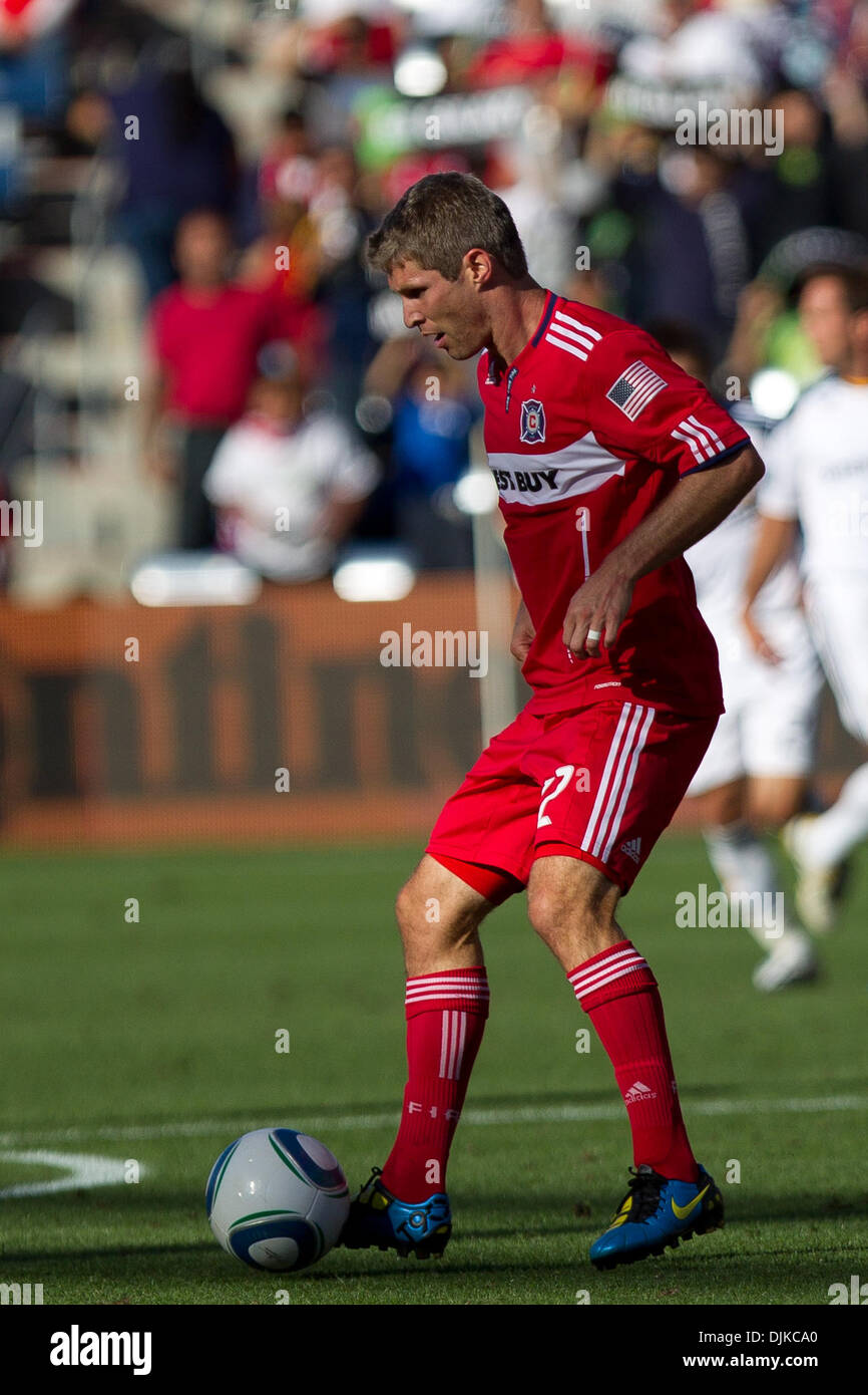 Septembre 04, 2010 - Bridgeview, Illinois, États-Unis d'Amérique - le milieu de l'incendie de Chicago (12) Pause Logan fait avancer la balle pendant le jeu entre la MLS Chicago Fire et les Los Angeles Galaxy au Toyota Park de Bridgeview, IL. (Crédit Image : © Geoffrey Siehr/ZUMApress.com) Southcreek/mondial Banque D'Images