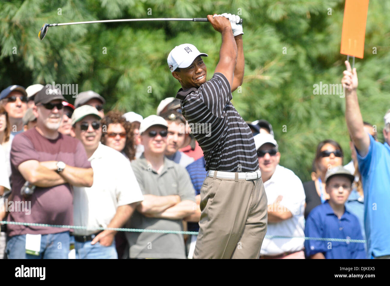 Septembre 05, 2010 - Norton, Massachusetts, United States of America - Tiger Woods tees off sur le 6e trou lors de la troisième ronde de la Deutsche Bank Championship à PTC Boston. (Crédit Image : © Geoff Bolte/ZUMApress.com) Southcreek/mondial Banque D'Images