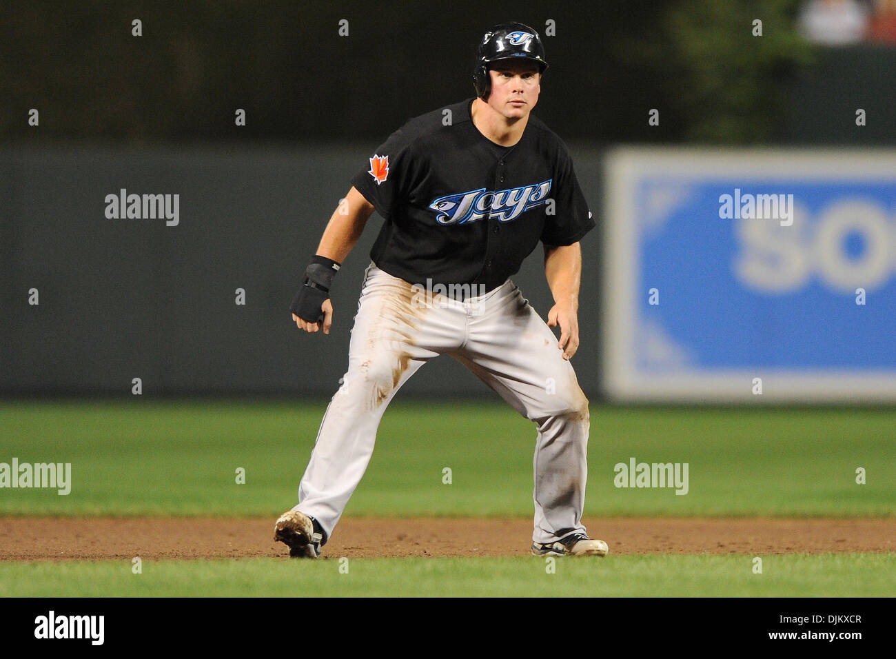 15 septembre 2010 - Baltimore, Maryland, États-Unis d'Amérique - le voltigeur des Blue Jays de Toronto Travis Snider (45) conduit à la deuxième base pendant la sixième manche de mercredi nuit de match contre les Orioles de Baltimore Oriole Park at Camden Yards et. Les orioles l'a défait les Blue Jays 3-1. (Crédit Image : © Russell Tracy/global/ZUMApress.com) Southcreek Banque D'Images