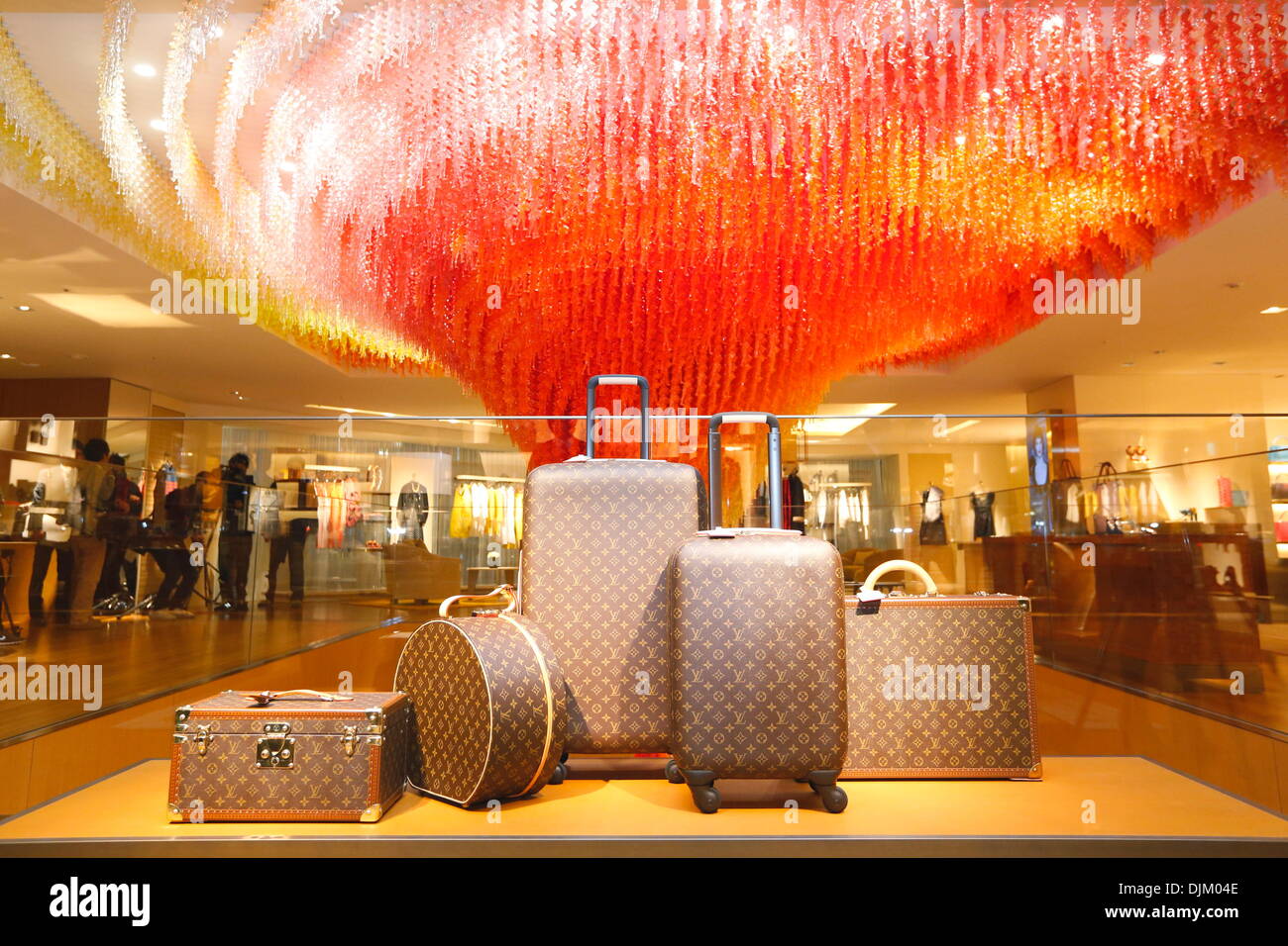 Tokyo, Japon. 28 nov., 2013. Louis Vuitton store, Nov 28, 2013 : Cérémonie d'ouverture de 'LOUIS VUITTON ' store à Shinjuku, Tokyo, Japon. Credit : AFLO Co.,Ltd/Alamy Live News Banque D'Images