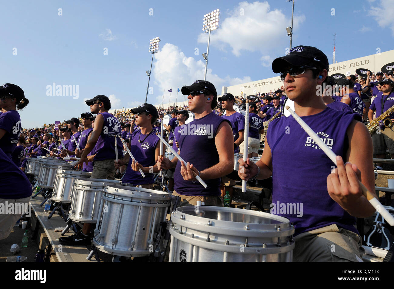 18 septembre 2010 - Fort Worth, Texas, États-Unis d'Amérique - Le TCU band effectue pendant le jeu entre le Texas Christian University et l'université Baylor. Les grenouilles Cornu a vaincu les Bears 45-10. (Crédit Image : © Jerome Miron/ZUMApress.com) Southcreek/mondial Banque D'Images