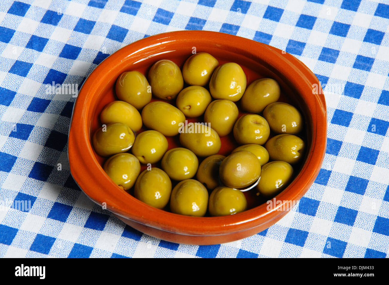 Tapas - olives vertes Manzanilla (vert), Costa del Sol, Andalousie, Espagne, Europe de l'Ouest. Banque D'Images
