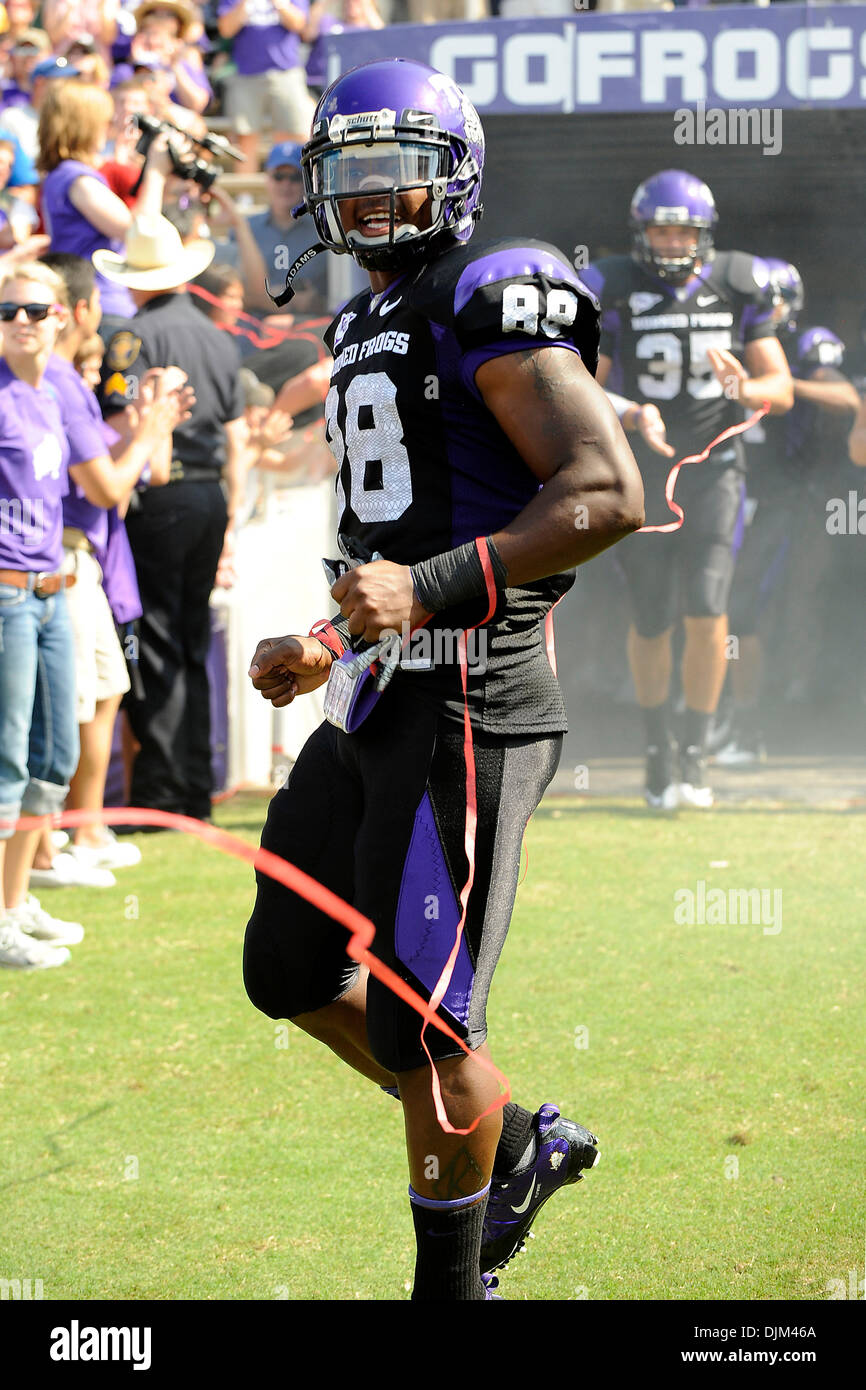 18 septembre 2010 - Fort Worth, Texas, États-Unis d'Amérique - Le TCU équipe prend le champ avant le jeu entre le Texas Christian University et l'université Baylor. Les grenouilles Cornu a vaincu les Bears 45-10. (Crédit Image : © Jerome Miron/ZUMApress.com) Southcreek/mondial Banque D'Images