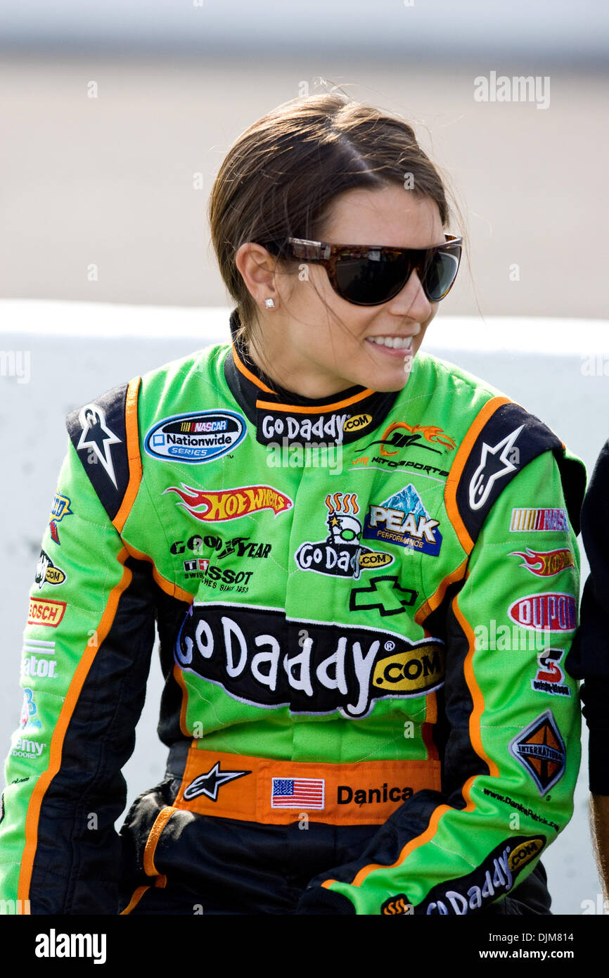 Septembre 23, 2010 - Madison, Wisconsin, United States of America - pilote de la série Nationwide Danica Patrick (07) au cours de la série NASCAR Nationwide 5-Hour Energy 250 at Gateway International Raceway à Madison, Wisconsin. (Crédit Image : © Jimmy Simmons/ZUMApress.com) Southcreek/mondial Banque D'Images