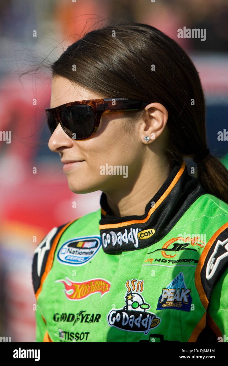 Septembre 23, 2010 - Madison, Wisconsin, United States of America - pilote de la série Nationwide Danica Patrick (07) au cours de la série NASCAR Nationwide 5-Hour Energy 250 at Gateway International Raceway à Madison, Wisconsin. (Crédit Image : © Jimmy Simmons/ZUMApress.com) Southcreek/mondial Banque D'Images