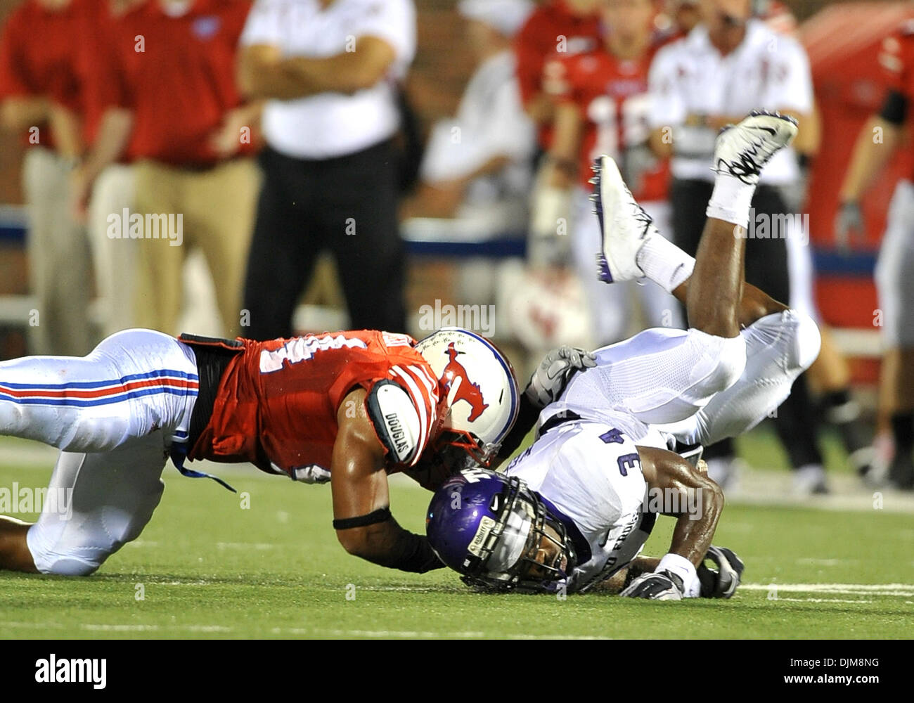 24 septembre 2010 - Dallas, TX, USA - 24 septembre 2010 : TCU Horned Frogs de running back Wesley (34) au cours du jeu de Texas Christian University Horned Frogs et les Mustangs de l'Université Méthodiste du Sud à Gerald J. Ford Stadium. TCU mène la première moitié 14-10. (Crédit Image : © Patrick Green/ZUMApress.com) Southcreek/mondial Banque D'Images