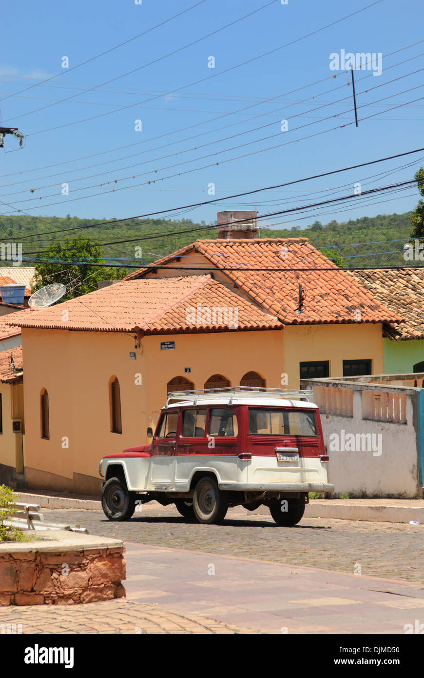 Brésil, Bahia, Lencois (Parque Nacional de Chapada Diamantina) : véhicule tout-terrain historique dans Lencois. Banque D'Images