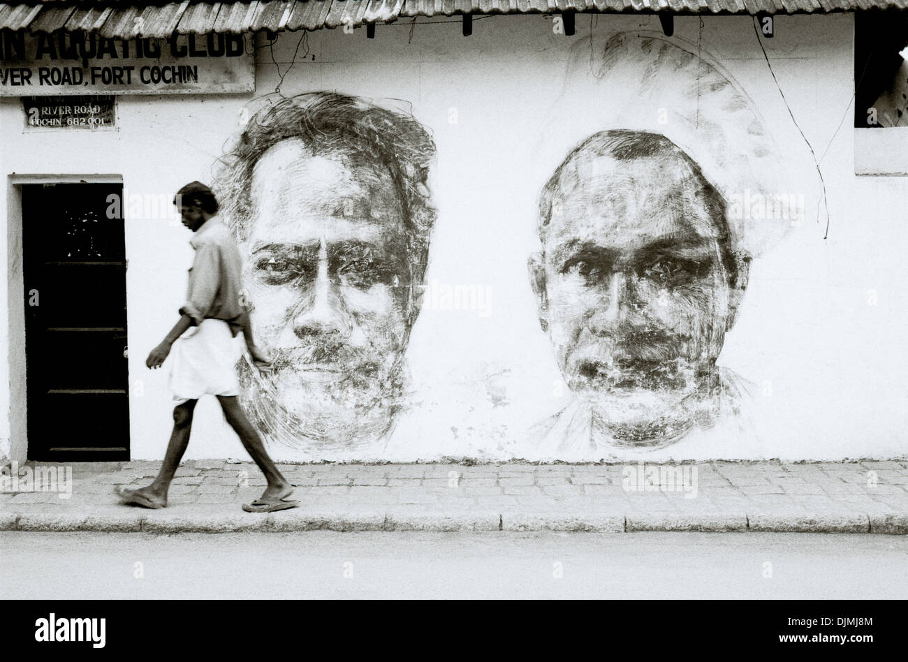 Street art à Fort Kochi Cochin au Kerala en Inde du Sud en Asie. Graphique urbain Graffiti Portrait Portrait Reportage Voyage Image Banque D'Images