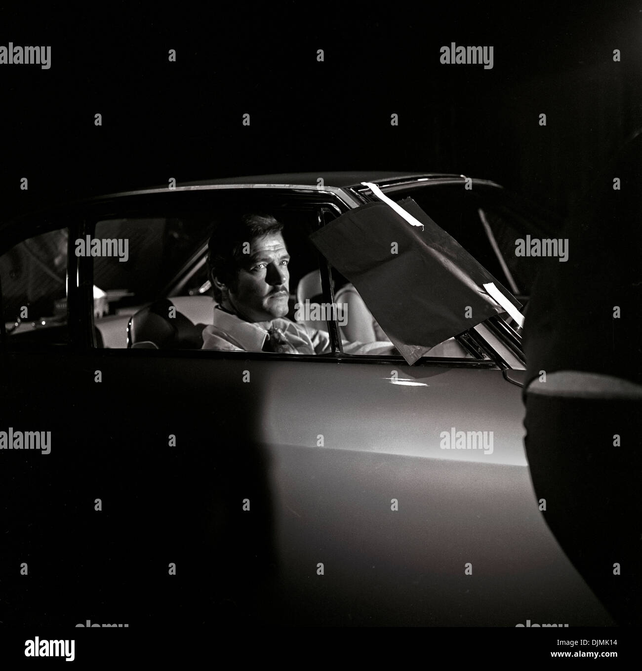 L'acteur Roger Moore à Elstree Studios en dehors de Londres en 1969 lors du tournage de l'homme qui lui-même Hantée Banque D'Images