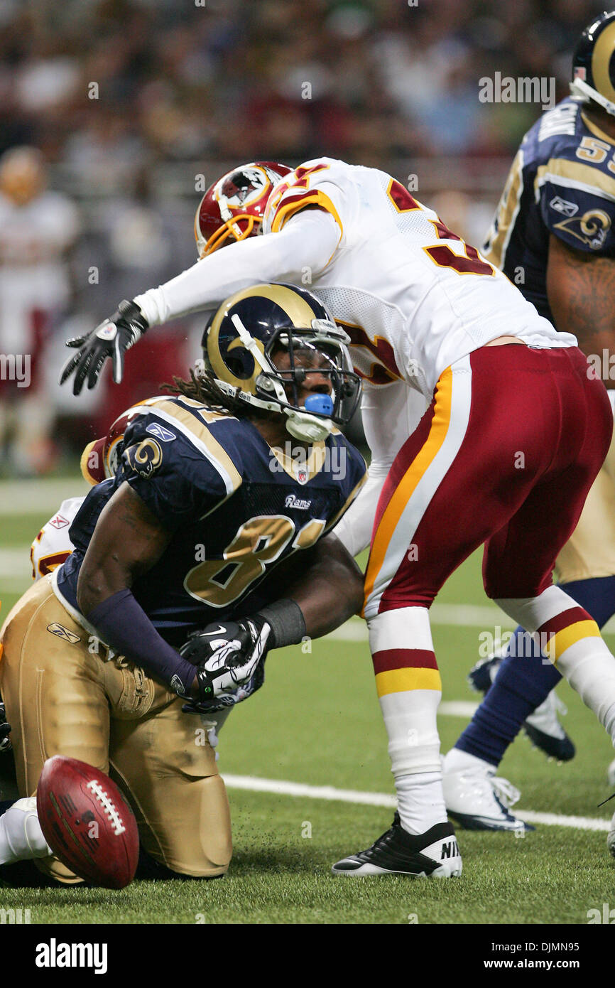 Septembre 26, 2010 - Saint Louis, Missouri, United States of America - Saint Louis Rams Mardy Gilyard Wide Receiver (# 81) ne peut pas tenir sur la balle au cours d'un match entre le Saint Louis Rams et les Redskins de Washington à l'Edward Jones Dome à Saint Louis, Missouri. Les Béliers Redskins défait 30-16. (Crédit Image : © Jimmy Simmons/ZUMApress.com) Southcreek/mondial Banque D'Images