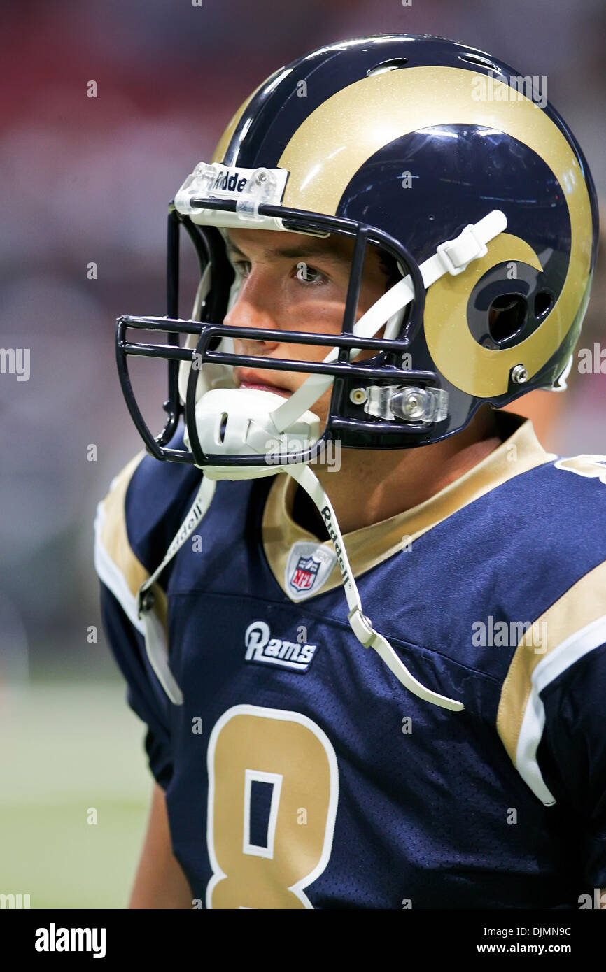 Septembre 26, 2010 - Saint Louis, Missouri, United States of America - Saint Louis Rams quart-arrière Sam Bradford (# 8) au cours d'un match entre le Saint Louis Rams et les Redskins de Washington à l'Edward Jones Dome à Saint Louis, Missouri. Les Béliers Redskins défait 30-16. (Crédit Image : © Jimmy Simmons/ZUMApress.com) Southcreek/mondial Banque D'Images