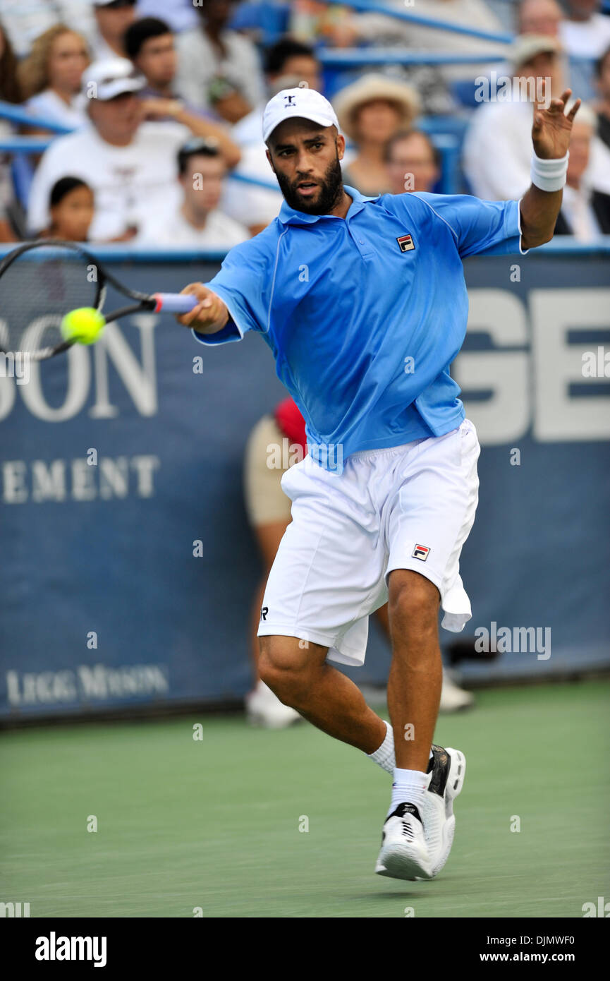 Août 04, 2010, Washington, District de Columbia, États-Unis d'Amérique - 04 août 2010 : Legg Mason Tennis Classic, parrainé par Geico..Wild card James Blake perd de la troisième série 3 set match et compatriote, John Isner 6-7, 6-1, 6-7 (Image Crédit : © Roland Pintilie/global/ZUMAPRESS.com) Southcreek Banque D'Images