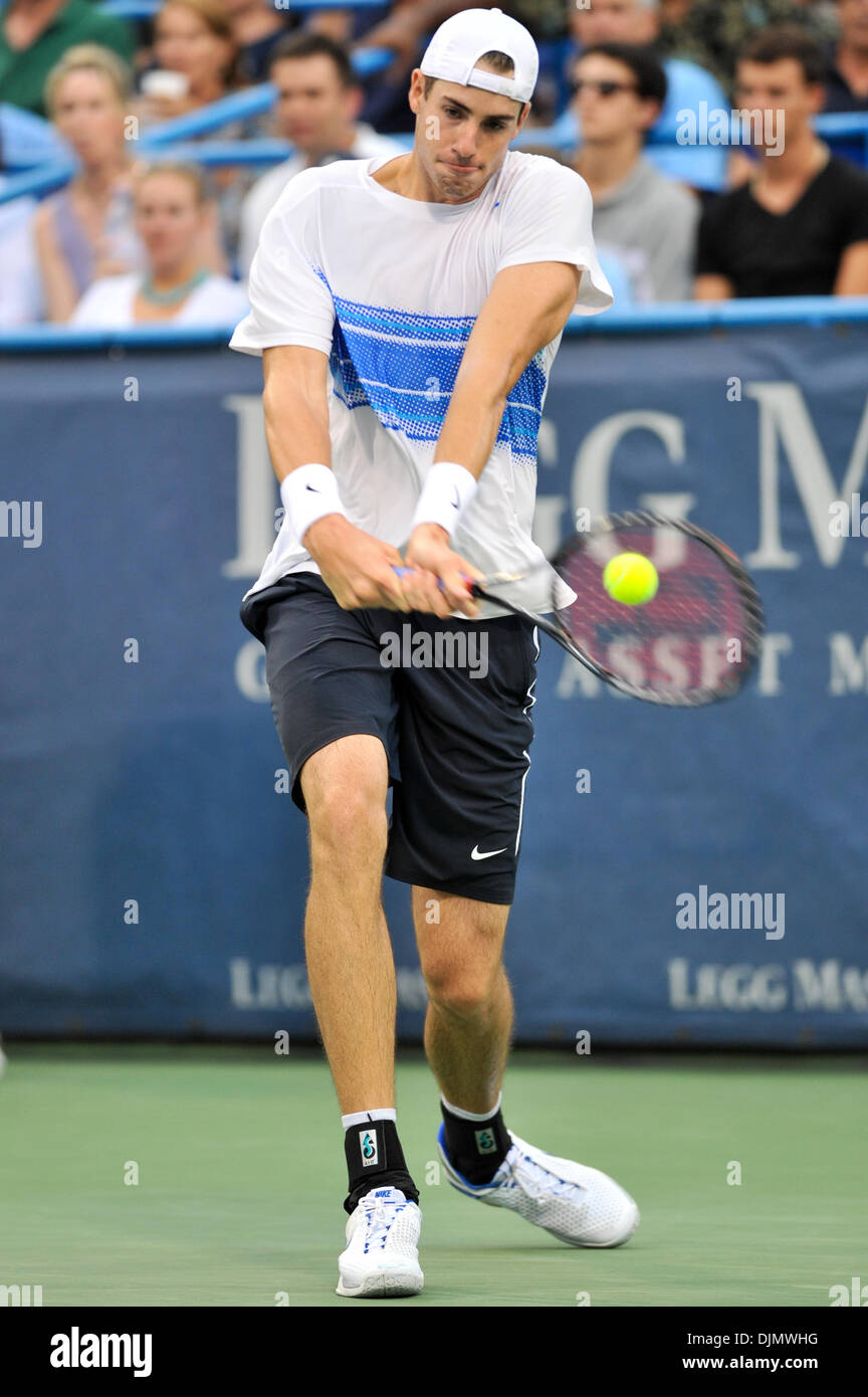 Août 04, 2010, Washington, District de Columbia, États-Unis d'Amérique - 04 août 2010 : Legg Mason Tennis Classic, parrainé par Geico..Nombre de semences 11 John Isner remporte le troisième match contre son compatriote James Blake et qualificatif. 7-6, 1-6, 7-6. 6-7 jeudi soir. (Crédit Image : © Roland Pintilie/global/ZUMAPRESS.com) Southcreek Banque D'Images